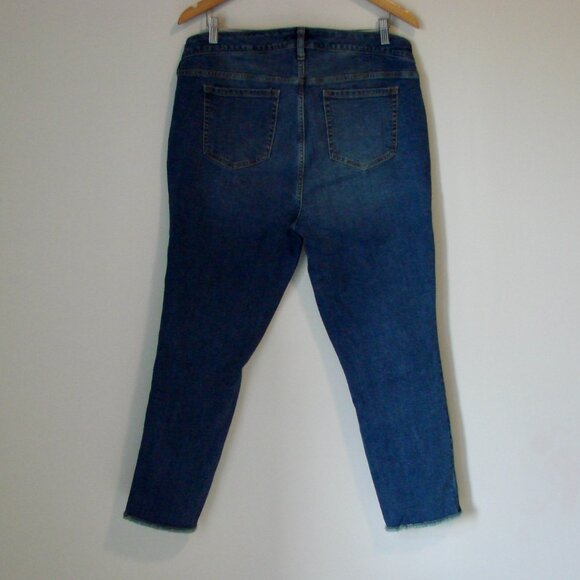 Torrid Crop Boyfriend Jeans Vintage Stretch Raw Hem Ankle Size 14 - Picture 9 of 12